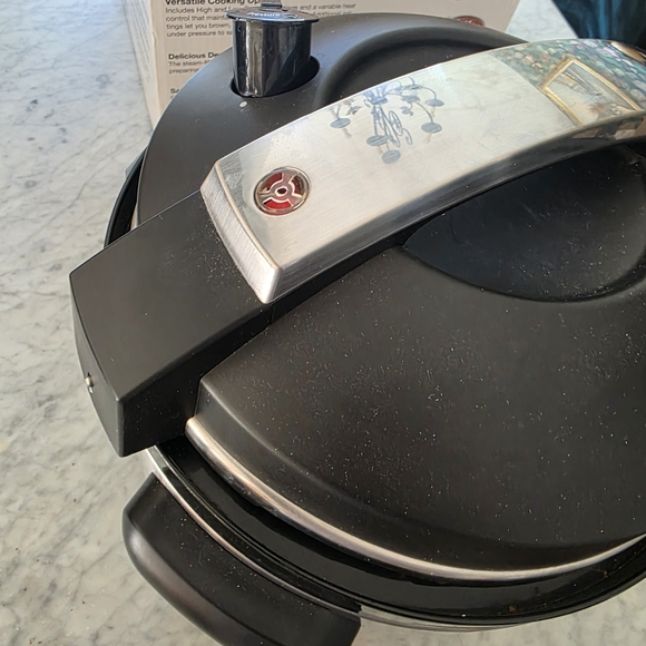 Cuisinart 6-Quart Pressure Cooker - Picture 3 of 5